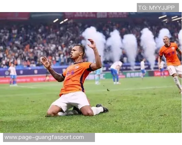 梅州队凭借茹子楠远射小角度破门暂时领先海牛队