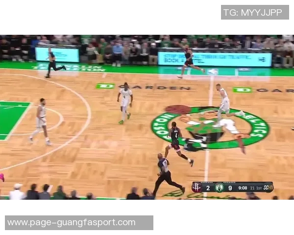 狄龙首节表现抢眼8投4中贡献全队最高9分并遭遇2次犯规困扰 狄龙首节表现抢眼8投4中贡献全队最高9分并遭遇2次犯规困扰