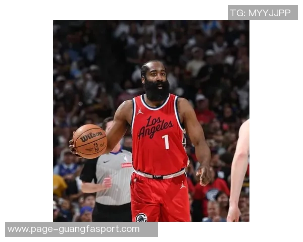 快船今日训练精彩瞬间小卡持球卢指导跑位哈登投篮比尔运球展现默契 快船今日训练精彩瞬间小卡持球卢指导跑位哈登投篮比尔运球展现默契