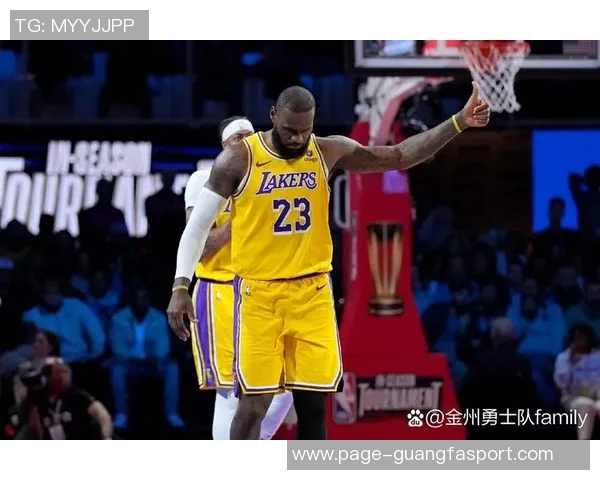 湖人新更衣室揭秘詹姆斯柜内浓眉球衣悬挂引发球迷热议 湖人新更衣室揭秘詹姆斯柜内浓眉球衣悬挂引发球迷热议